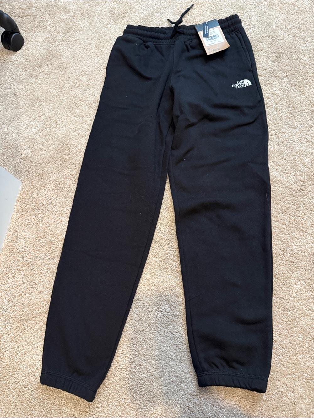 The North Face Women’s Half Dome Fleece Sweatpants black.